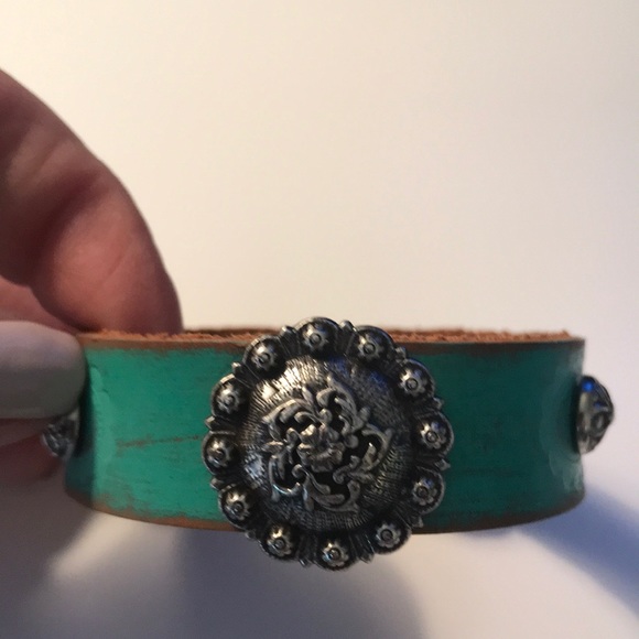 Aqua leather snap bracelet - Picture 2 of 4
